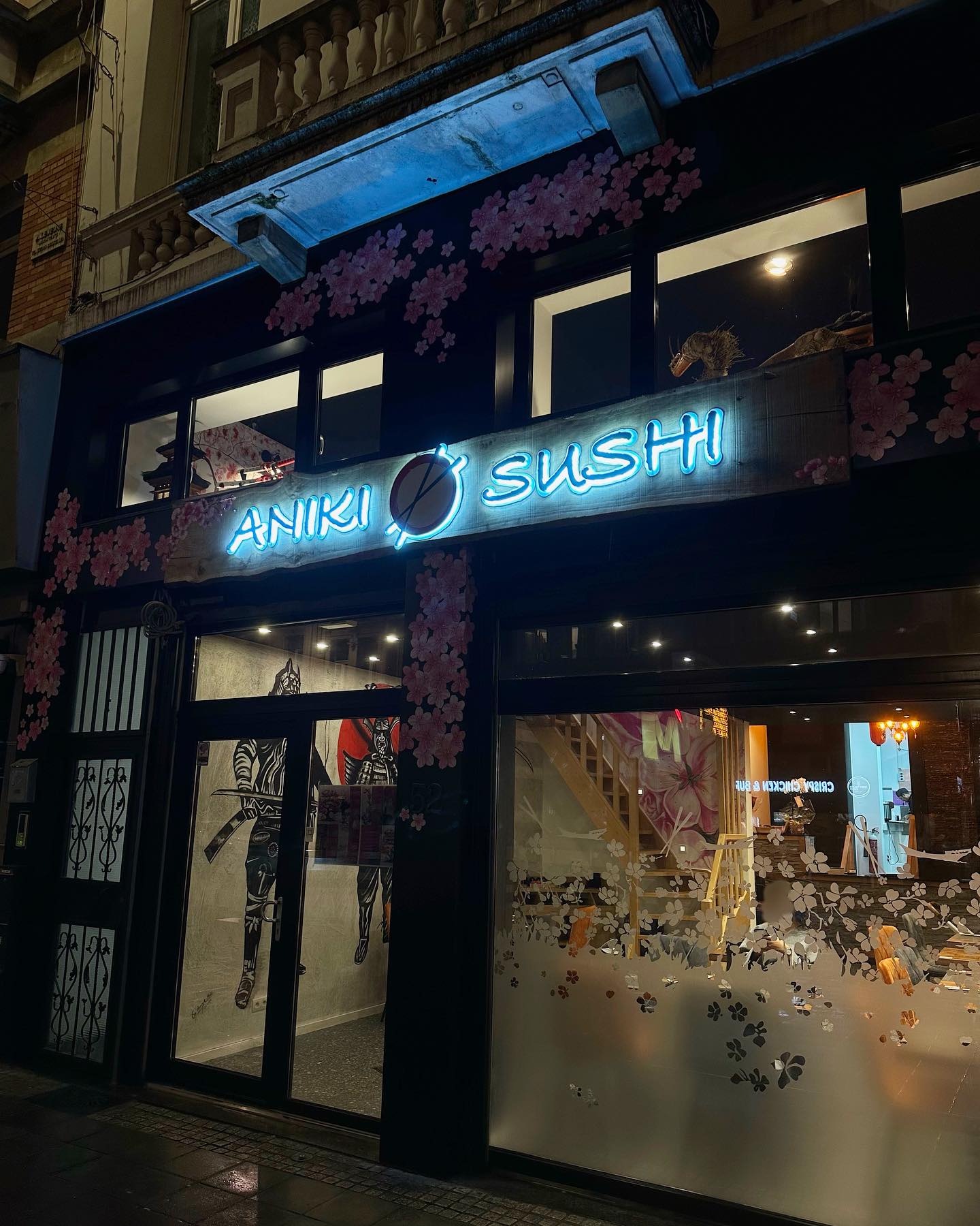 Photo intérieure ou extérieure du restaurant halal