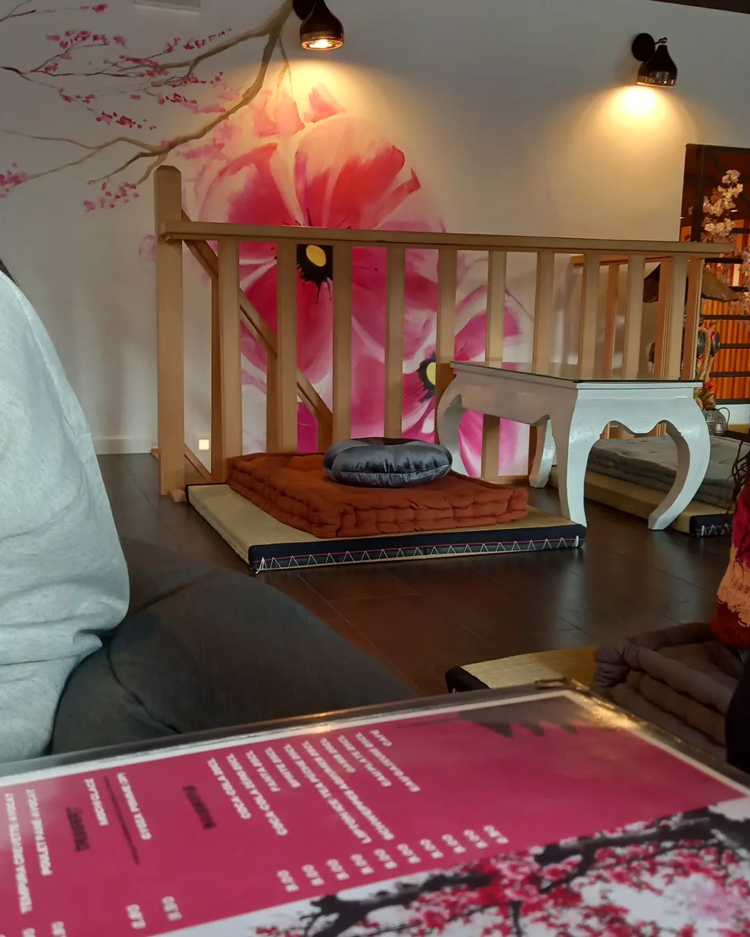 Photo intérieure ou extérieure du restaurant halal