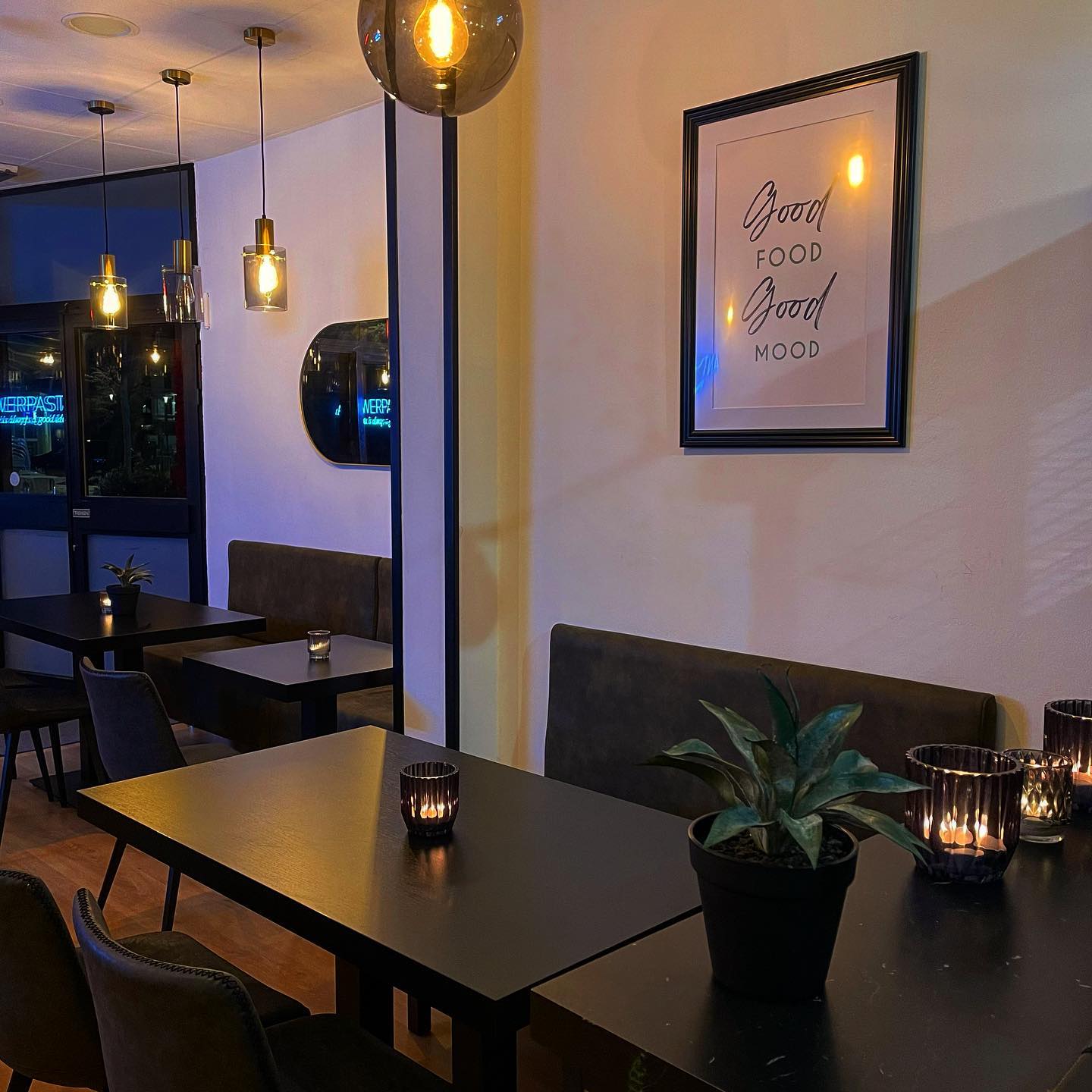Photo intérieure ou extérieure du restaurant halal