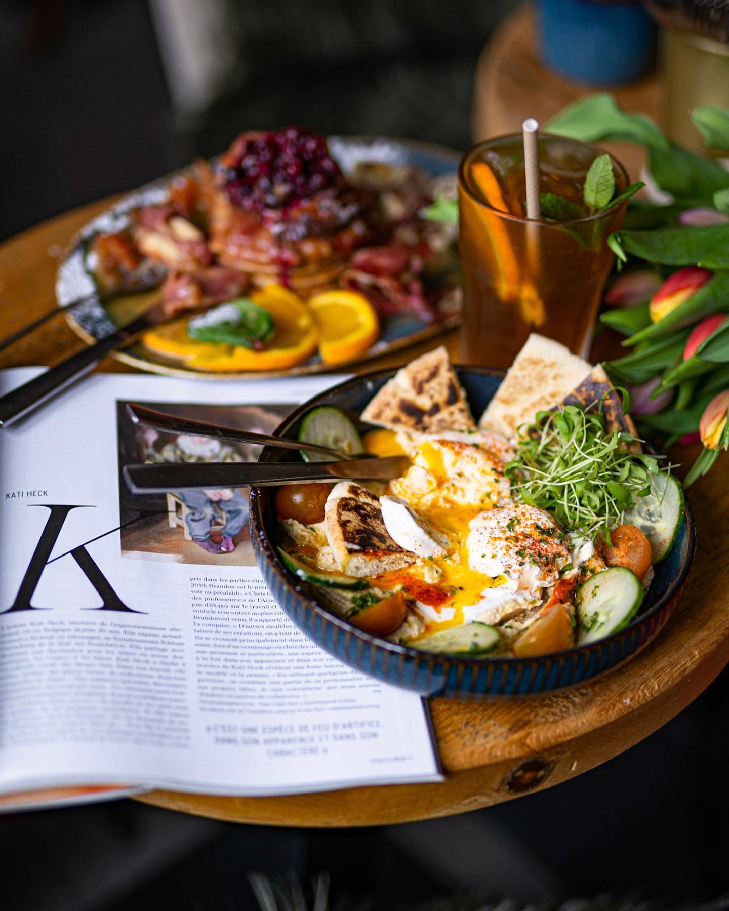 A colorful breakfast bowl with poached eggs, vegetables, and pita bread at La Table Rustique, a halal restaurant in Bruxelles, Belgium.
