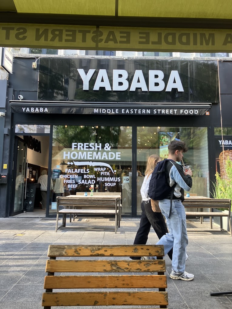 Photo intérieure ou extérieure du restaurant halal
