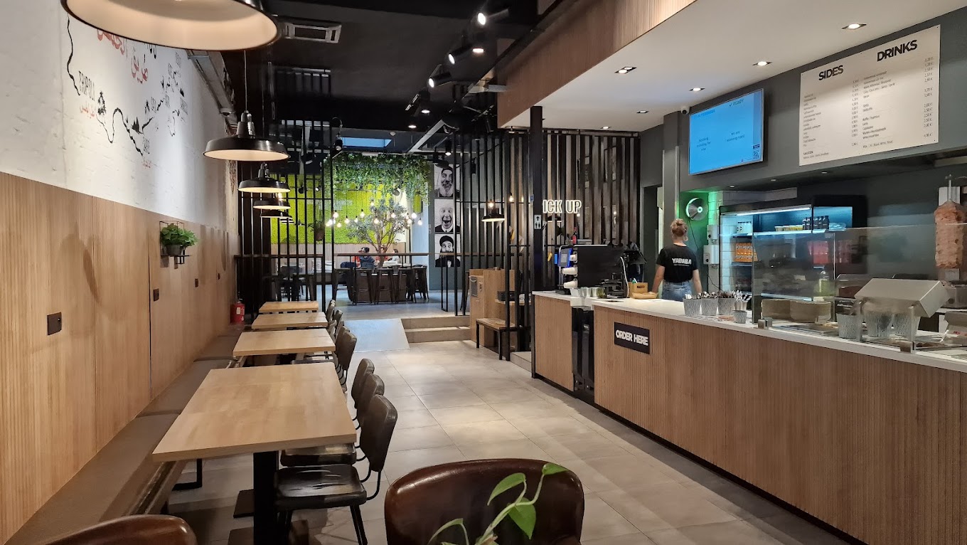 Photo intérieure ou extérieure du restaurant halal
