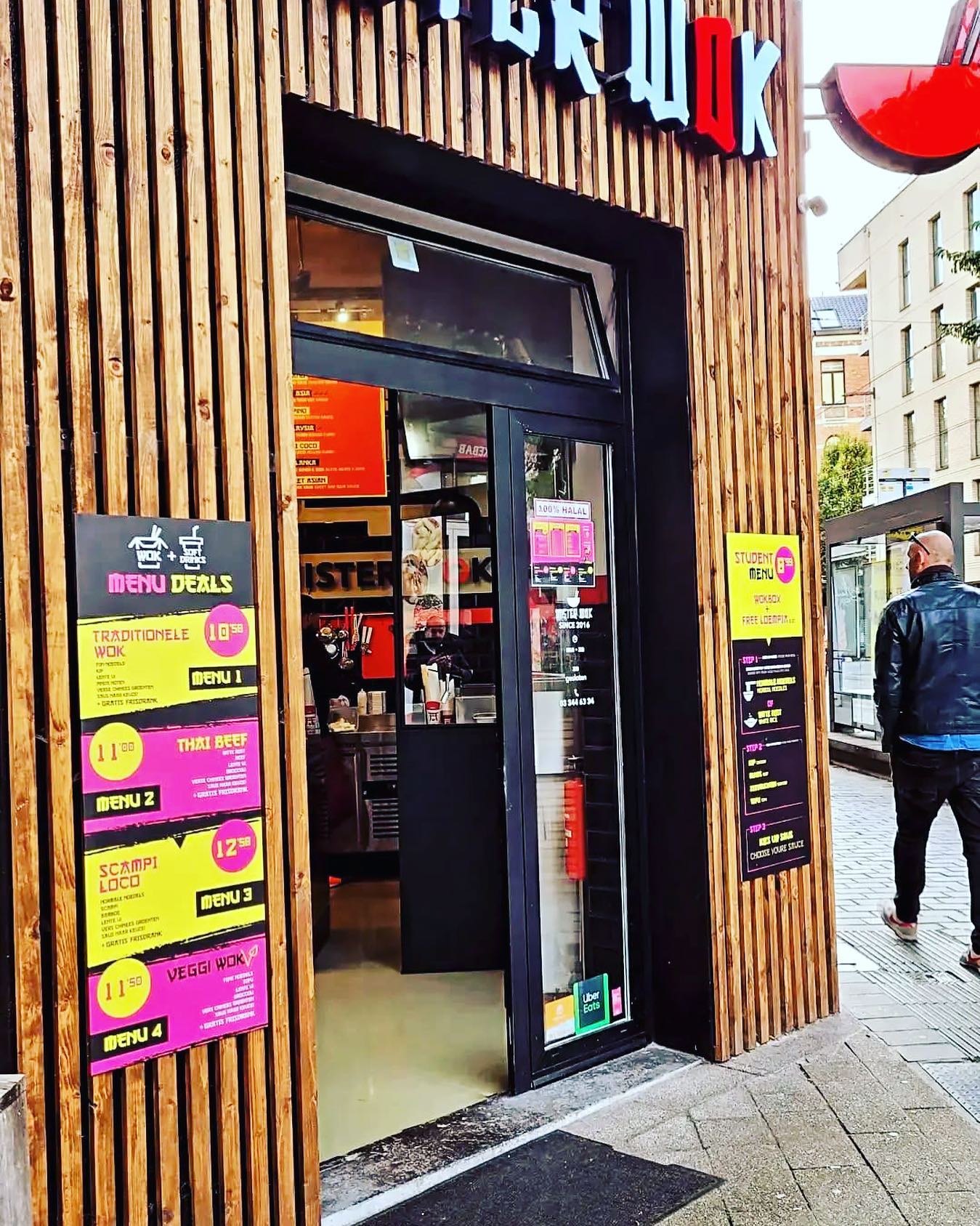 Photo intérieure ou extérieure du restaurant halal