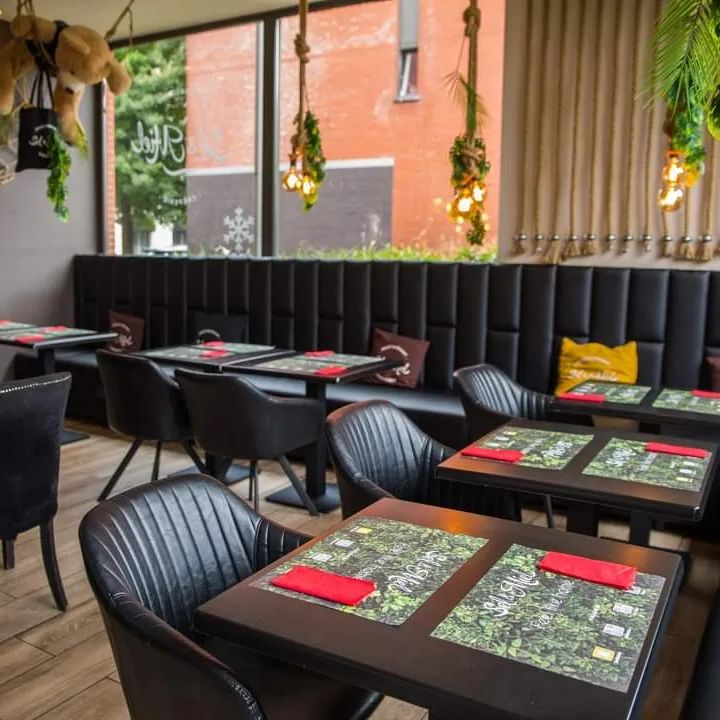 Photo intérieure ou extérieure du restaurant halal