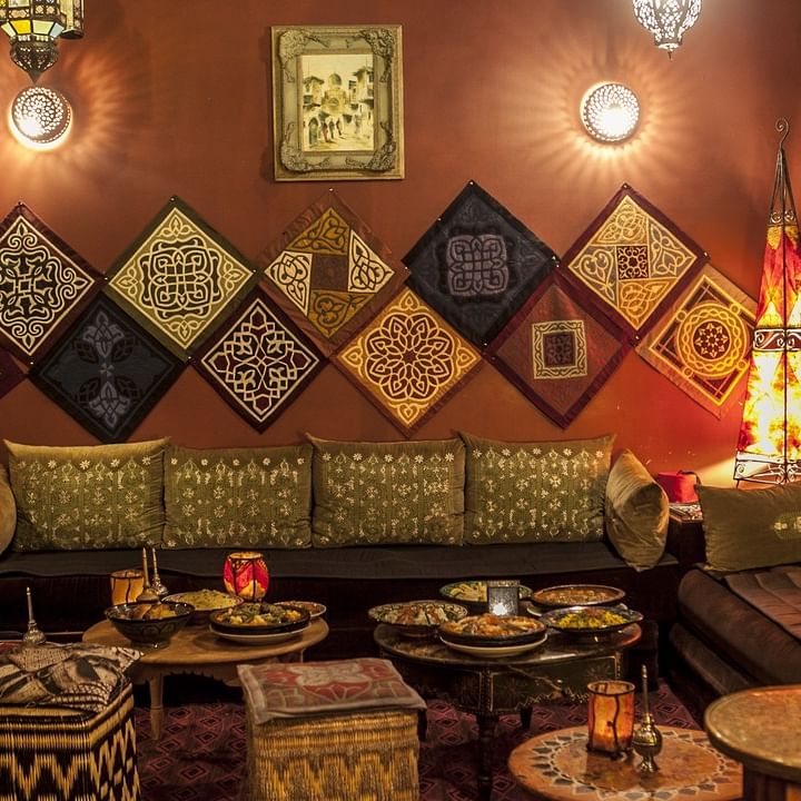 Photo intérieure ou extérieure du restaurant halal