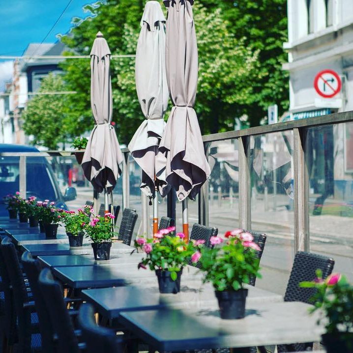 Photo intérieure ou extérieure du restaurant halal